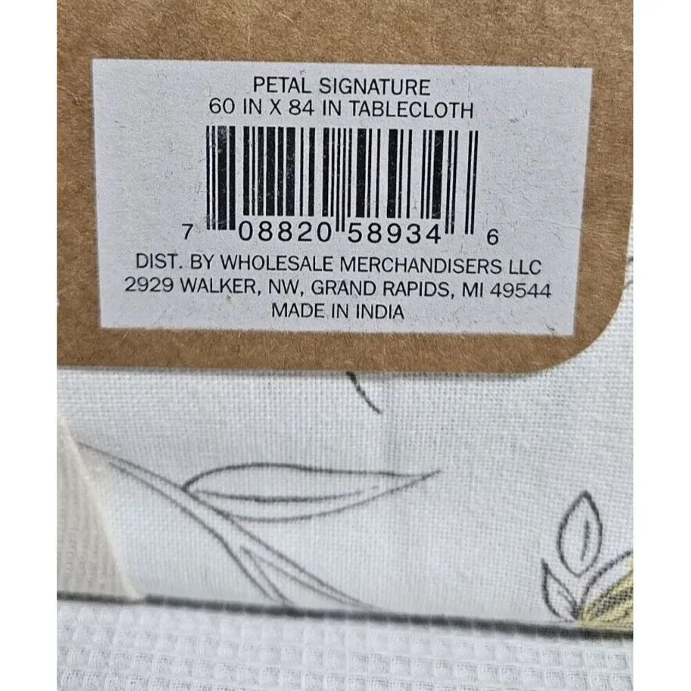 NWT  wholesale merchandize co . 100% cotton petal signature Tablecloth‎ 60*84